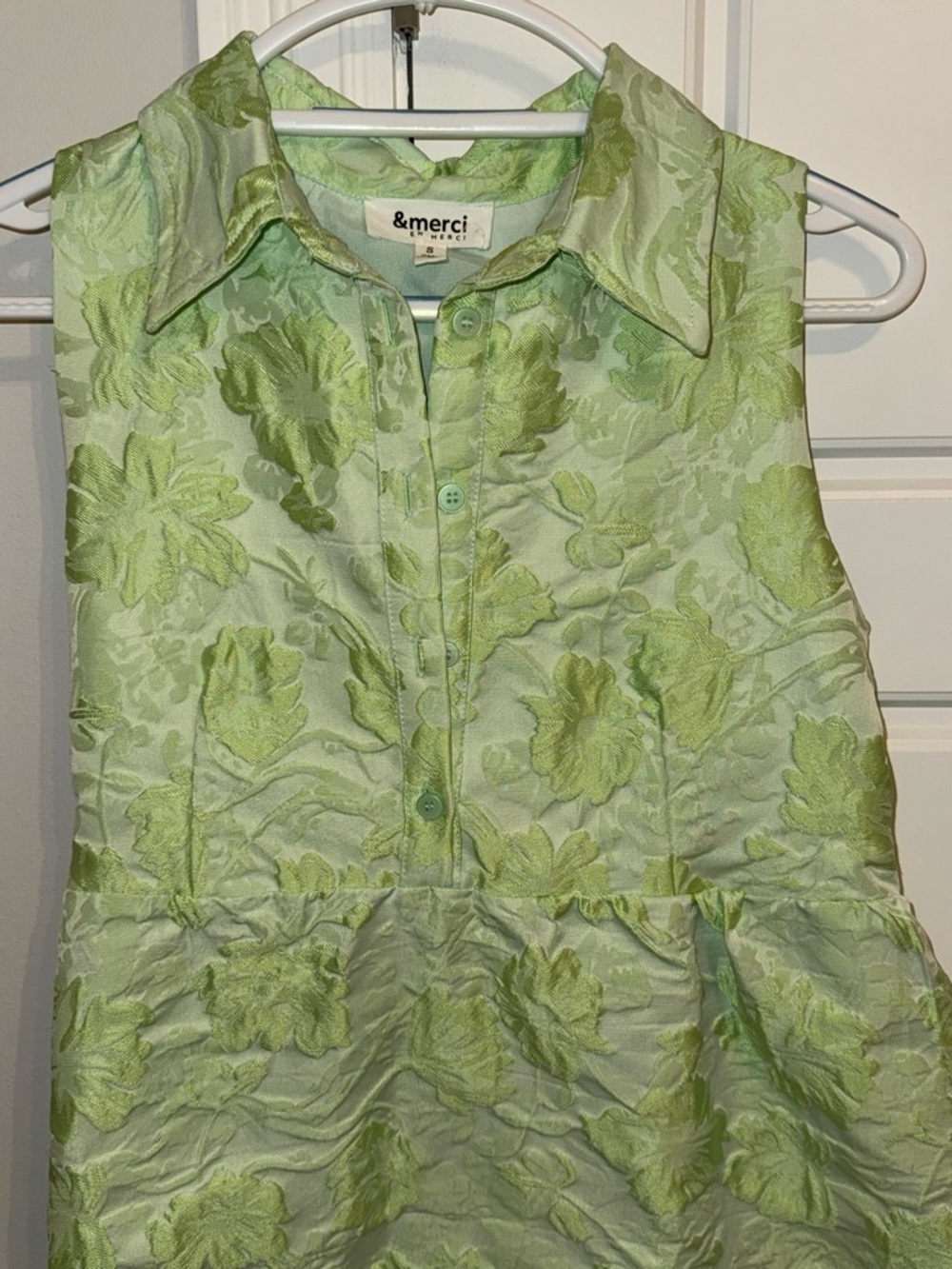 &merci Sleeveless Mini Dress in Light Green Brocade